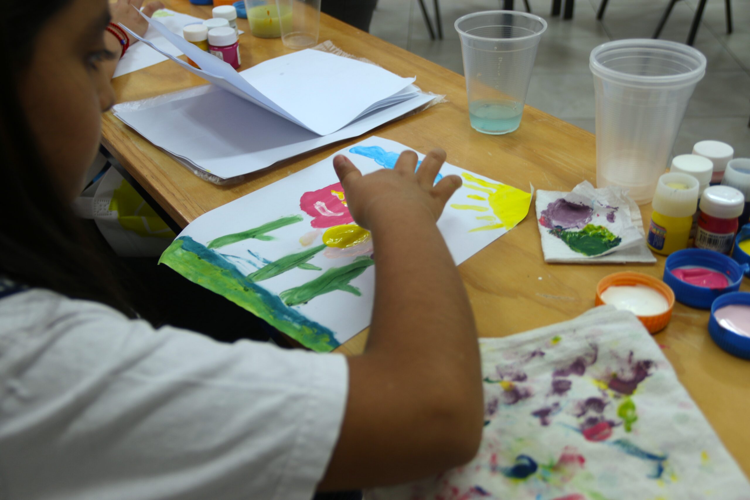Perspectiva de Cuidados lleva a cabo talleres dirigidos a padres de familia y a niños donde fomentan las relaciones saludables y la diversidad