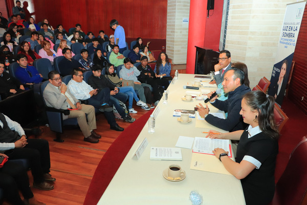 En el libro "Luz en la sombra" de la Dra. Norma Julieta del Río, plasmó su experiencia personal sobre la información, y transparencia