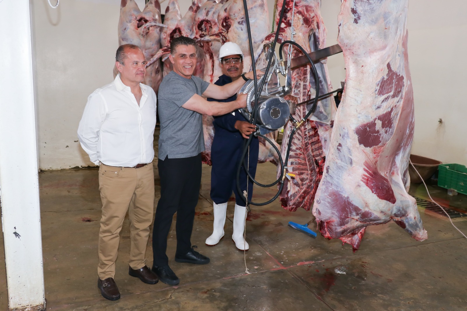 El proyecto de modernización del Rastro de Tlaxcala contempla la adquisición de equipo especializado, como uniformes y herramientas