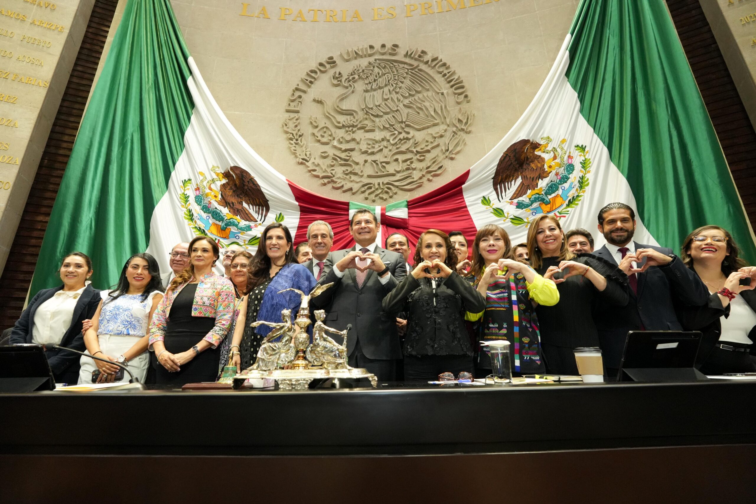 Para destacar la riqueza cultural de Puebla, la Cámara de Diputados celebró una sesión en conmemoración del 494 aniversario de su fundación