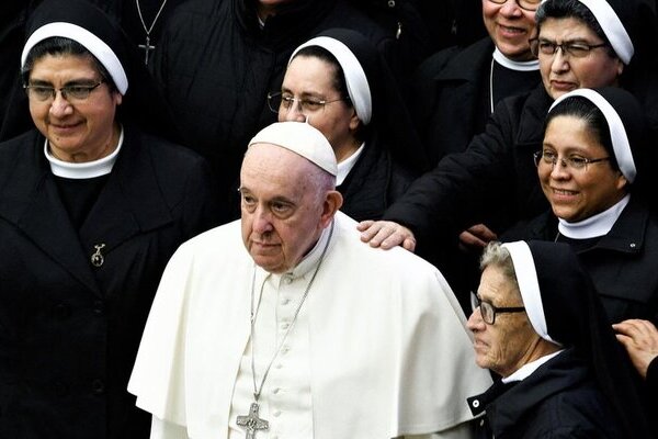 El 26% de cargos son ocupados por mujeres y es de la mayor importancia, pues parecía que la iglesia católica no evolucionaba con la sociedad