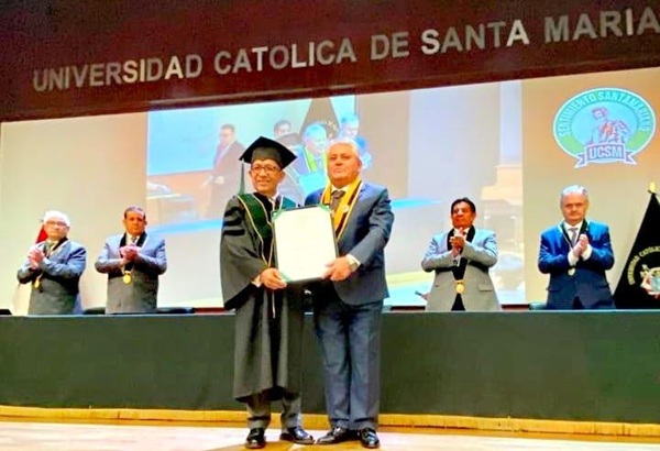 Recibe Rector de la UAT el grado Doctor Honoris Causa en Perú A
