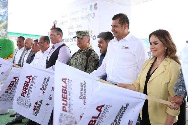 Alejandro Armenta pone en operación el primero de 5 "Paraderos Seguros" de la Autopista México-Puebla