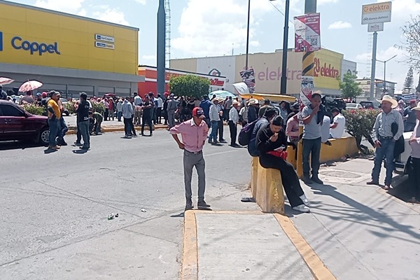 Artesanos de Tehuacán marchan para denunciar la desaparición de sus ahorros