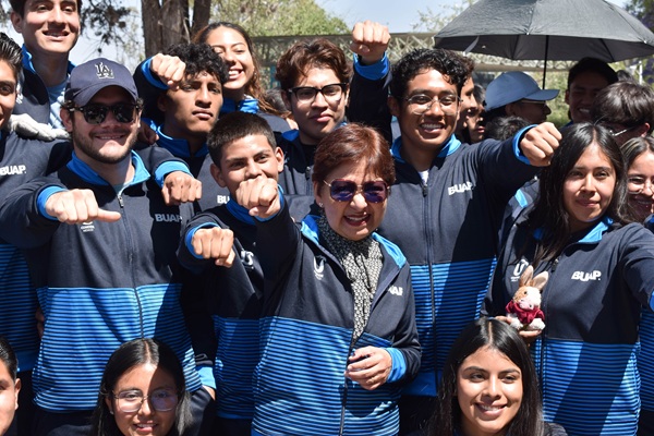 BUAP Reconocen la dedicación
