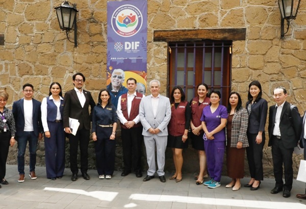 Comparte Sedif Tlaxcala buenas prácticas en atención a personas adultas mayores con delegación de Japón