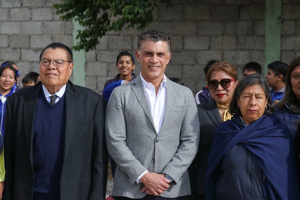 Cumple Alfonso Sánchez compromiso de llevar agua a la Telesecundaria “Desiderio Hernández Xochitiotzin” de Acuitlapilco