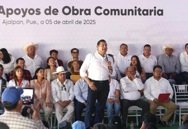 Entrega Armenta más de 30 millones de pesos para 90 obras comunitarias en Ajalpan