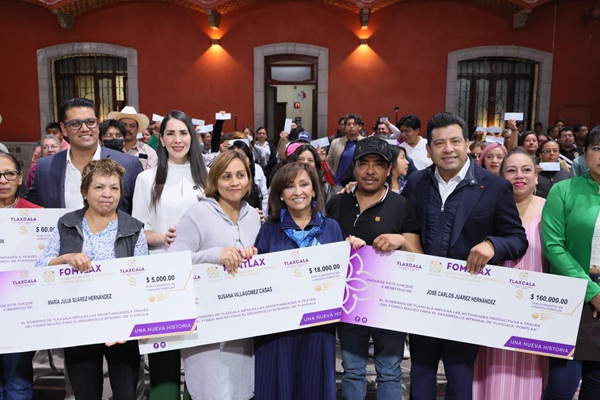 Entrega Gobierno de Tlaxcala cheques a 103 unidades productivas a través del Fomtlax