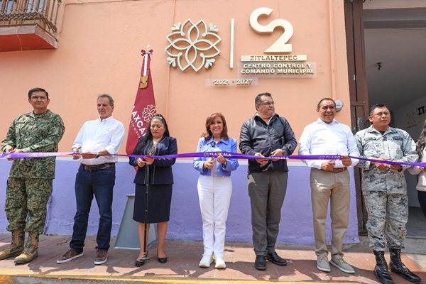 Entrega gobierno de Tlaxcala C2, centro comunitario, obras viales y vivienda en el municipio de Zitlaltepec