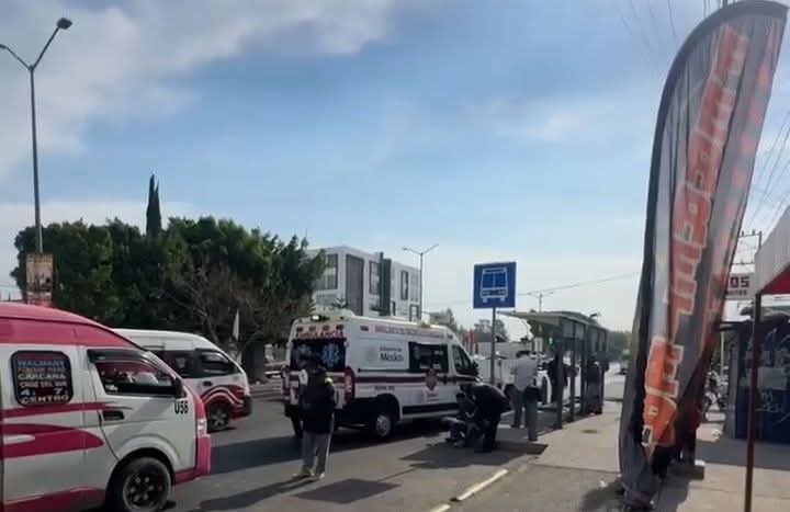El limpiaparabrisas fue trasladado a un Hospital para su valoración y la unidad del Servicio de Limpia se llevó a instalaciones de Tránsito