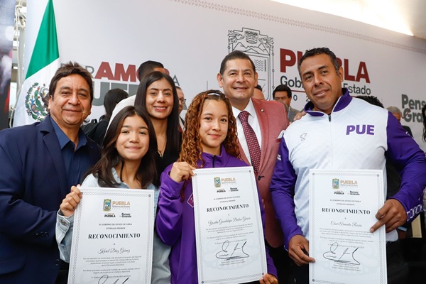 Halterofilistas Karol Díaz y Yoselin Guadalupe Bailón destacan en el Macrorregional C de Levantamiento de Pesas