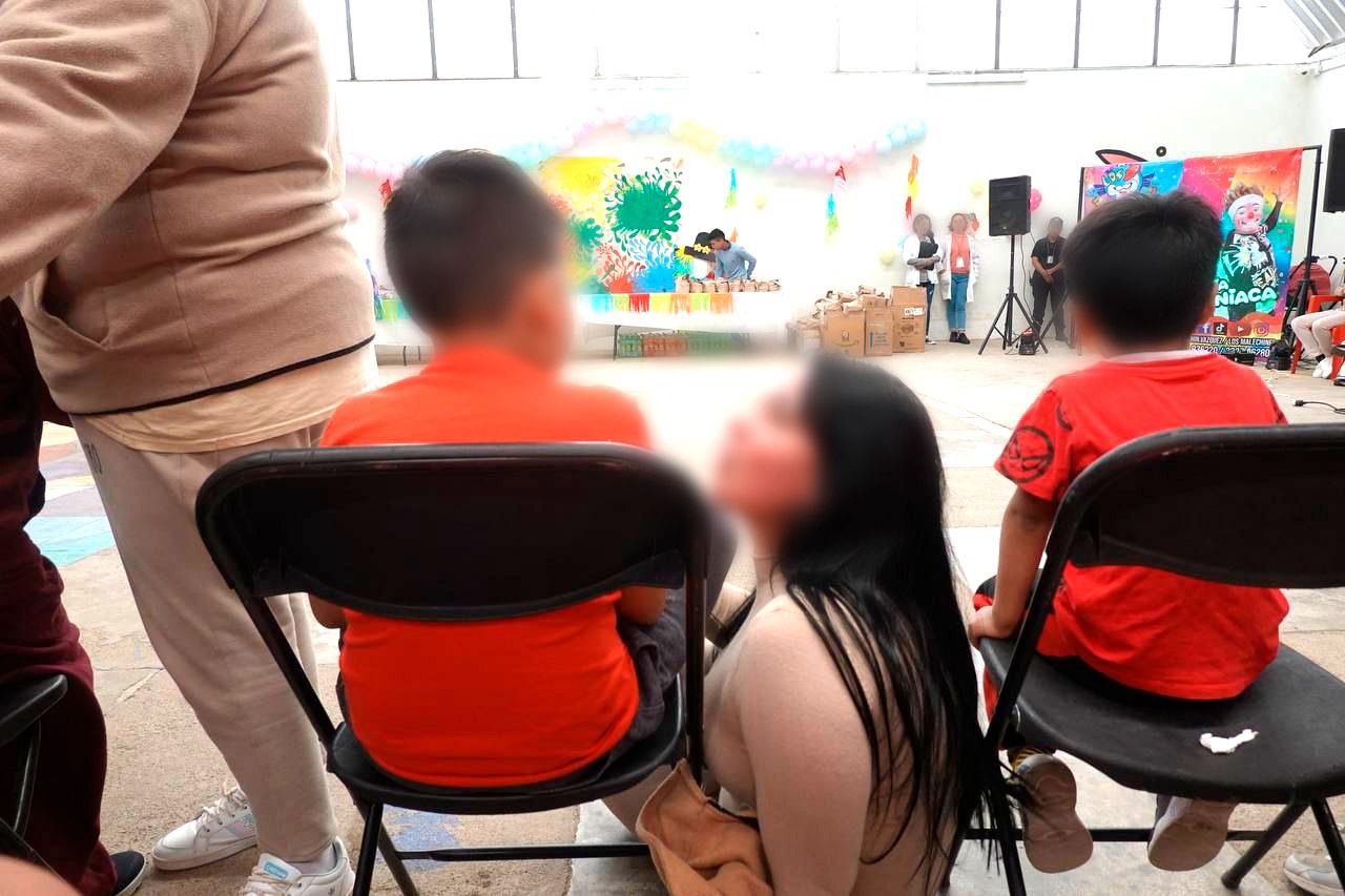 Las niñas y niños visitaron a sus familiares en el Centro Penitenciario de Ciudad Serdán y festejaron el día con payasos, juegos y concursos