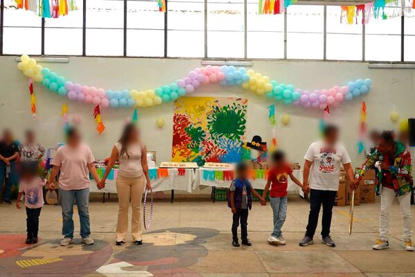 Las niñas y niños visitaron a sus familiares en el Centro Penitenciario de Ciudad Serdán y festejaron el día con payasos, juegos y concursosLas niñas y niños visitaron a sus familiares en el Centro Penitenciario de Ciudad Serdán y festejaron el día con payasos, juegos y concursos