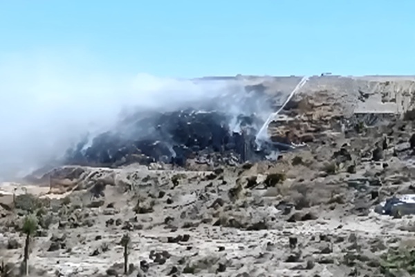 Incendio en el relleno sanitario de Santa María Coapan moviliza a cuerpos de emergencia