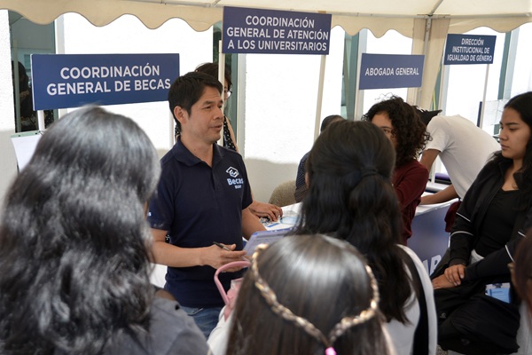 Instalan Módulos de Atención a la Comunidad Universitaria