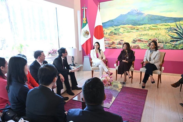 Lorena Cuéllar se reúne con jefe de la agencia de cooperación de Japón