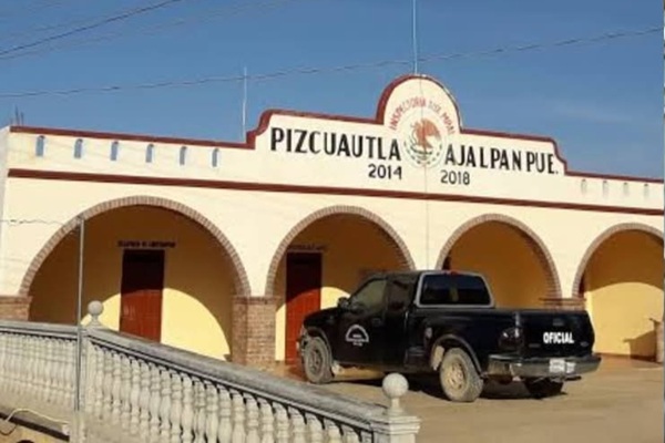 Más de 300 personas terminan intoxicadas tras consumir carnitas en fiesta patronal en Ajalpan