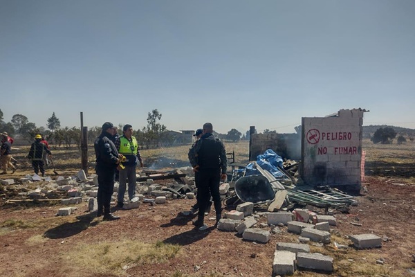 Mueren dos personas y una resulta herida por explosión de polvorín en Xaloztoc, Tlaxcala