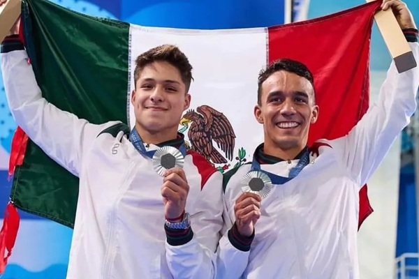 Osmar Olvera y Juan Celaya ganan medalla de oro en el Mundial de Clavados 2025