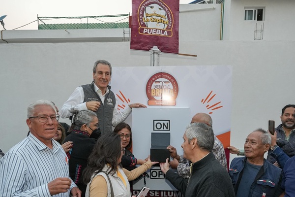 Pepe Chedraui entrega 314 luminarias con tecnología LED en la Colonia Loma Linda