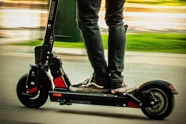 Plantea diputado emplacar scooters y bicis eléctricas ante auge de uso en Puebla
