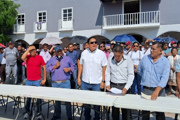 Pobladores de Chilac defenderán el agua y la tierra; se manifiestan contra viveros de Eco Tierra