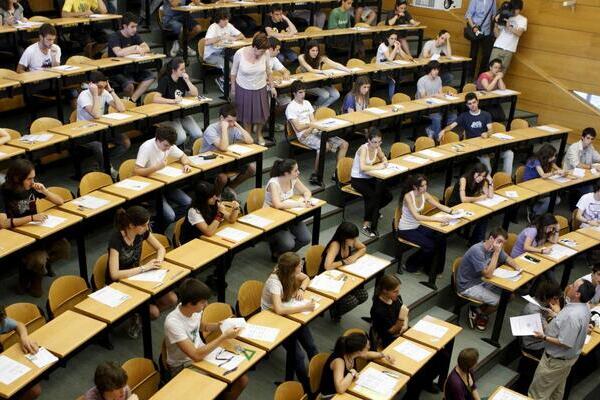 A estudiantes extranjeros se les han revocado sus visas y las autoridades de Estados Unidos les han cancelado su estatus de residencia