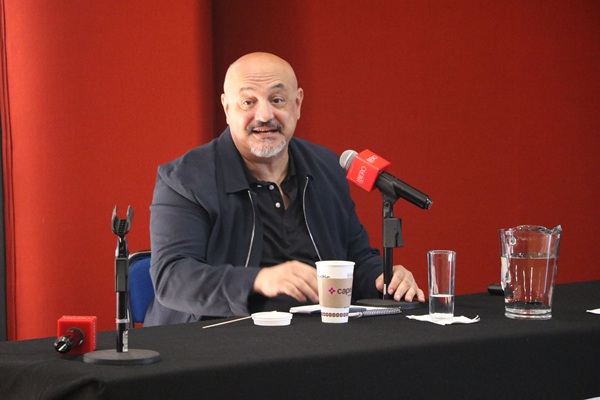 Redes sociales no reducen la atención, la convierten en ansiedad Dr. Daniel Saur