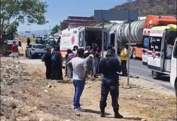 Siete lesionados tras choque de combi en la Federal México-Veracruz