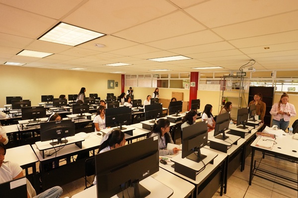 Suman 597 alumnas tlaxcaltecas beneficiadas con el programa Tecnolochicas