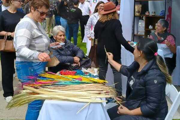 Fue inaugurada “Ventana a México” en el primer tianguis binacional; ofrece promoción y visualización de trabajo artesanal en México