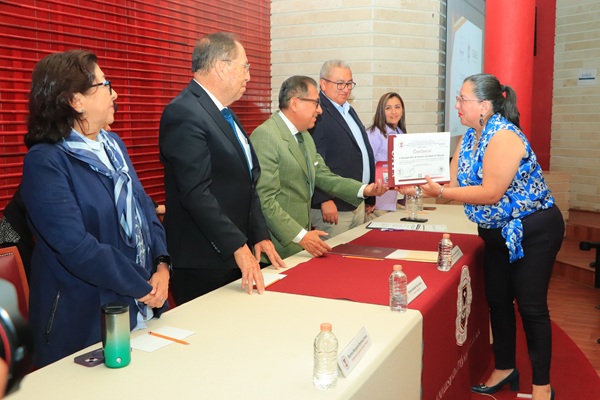 UATx Entregan junto con SEPE constancias a participantes de talleres de SEAES
