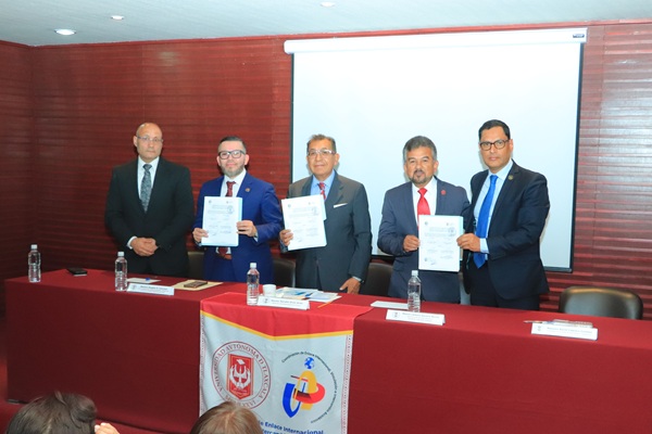 UATx | Firman convenio de colaboración con el Instituto de Estudios Migratorios de Texas