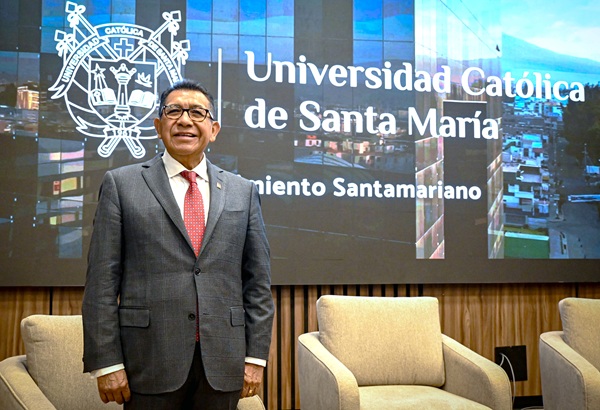 UATx | Presenta Rector modelo educativo en la UCSM de Arequipa, Perú