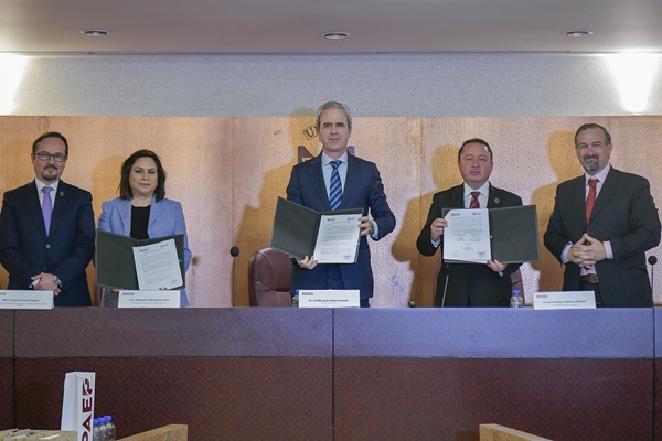 UPAEP | Firman convenio con CANACO Puebla
