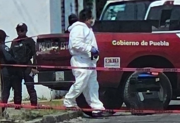 Un cadáver encobijado y con una lesión en la cabeza fue hallado en Cañada Morelos, Puebla