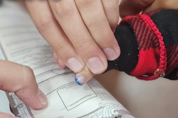 Presentan en Congreso de Puebla reforma para que apellido materno sea primero en acta de nacimiento de hijas e hijos