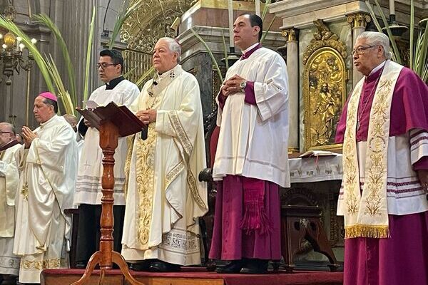 Víctor Sánchez Espinosa presentará renuncia al Vaticano el 21 de mayo como Arzobispo de Puebla