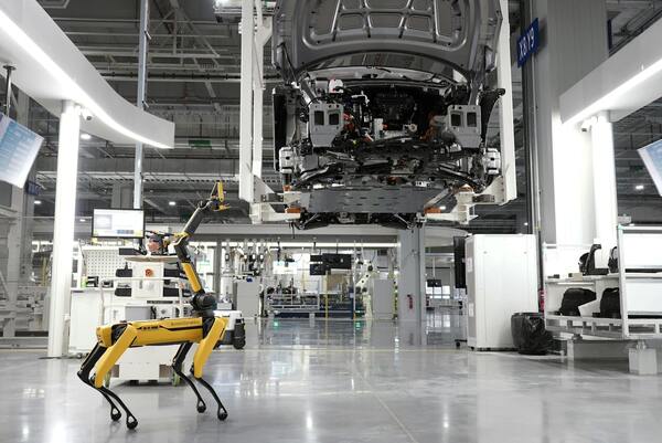 La Federación Internacional de Robótica destaca que la automatización industrial en México está impulsada por la industria del automóvil