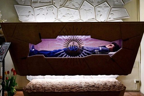 La celebración Eucarística y el Rito de canonización del Beato Carlo Acutis, prevista para el 27 de abril de 2025 queda suspendida