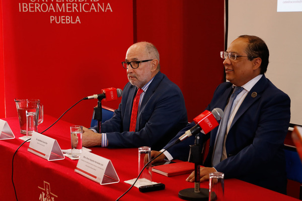 El ministro retirado de la SCJN llegó a la IBERO, para que el gremio de las leyes analizara y profundizara sobre el lawfare (guerra jurídica)