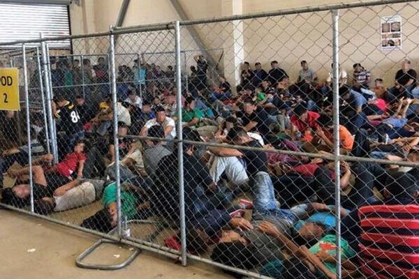 Si el gobierno de Estados Unidos se sale con la suya, se incrementará la capacidad para detener a decenas de miles de inmigrantes en el país