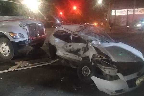 Conductor se pasa el alto en bulevar Valsequillo y Las Torres; muere embestido por camión de basura