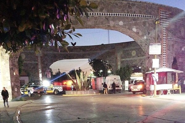 Asaltantes balean a un joven en Coronango; vecinos tratan de linchar a uno de los hampones