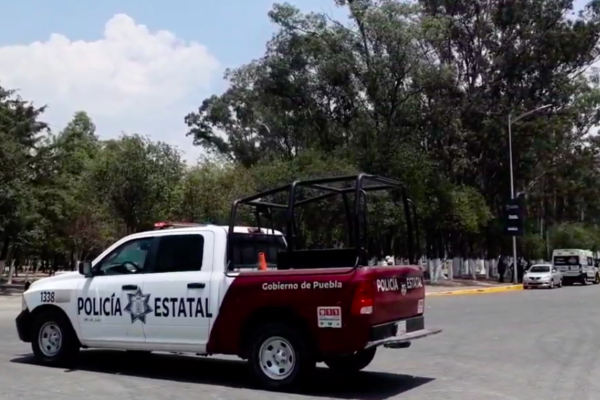 Se le escapa balazo a Policía Estatal en inmediaciones de la Feria de Puebla 2025; se auto lesiona