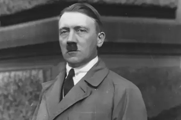 Moscú vuelve a desmontar cualquier conspiración y confirma, con pruebas, que Hitler se suicidó el 30 de abril de 1945 en su búnker