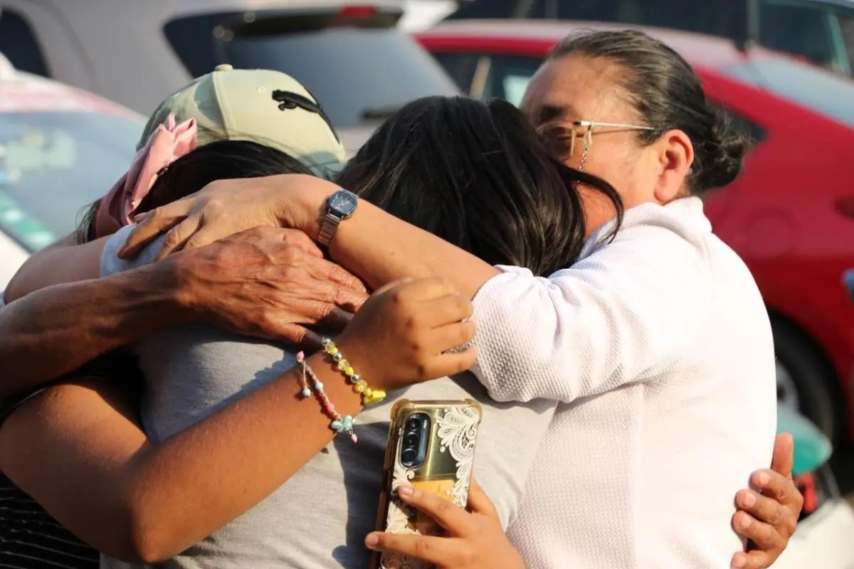 Al salir de la prisión de Apizaco, Keren Ordóñez fue recibida por su hija que tenía un mes de nacida cuando fue detenida en Veracruz en 2015