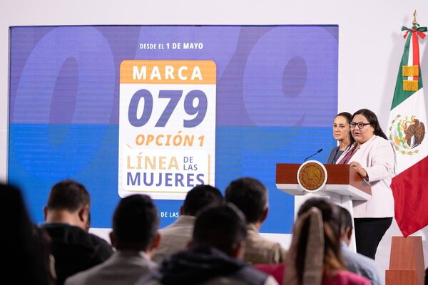 Se puso en marcha la Red de Tejedoras de la Patria; la creación de 678 Centros Libre y Abogadas de las Mujeres, para apoyo contra violencia