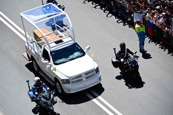 Un papamóvil hecho en México se usó en el cortejo fúnebre del Papa Francisco